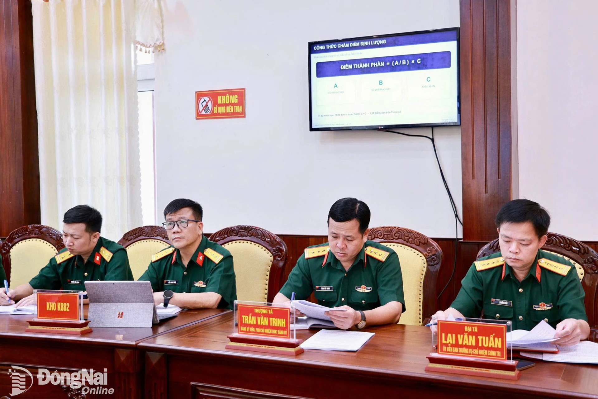 Các đại biểu Binh đoàn 16 và Kho K882 - Cục Quân khí/ Tổng cục HC-KT dự hội nghị trực tuyến. 