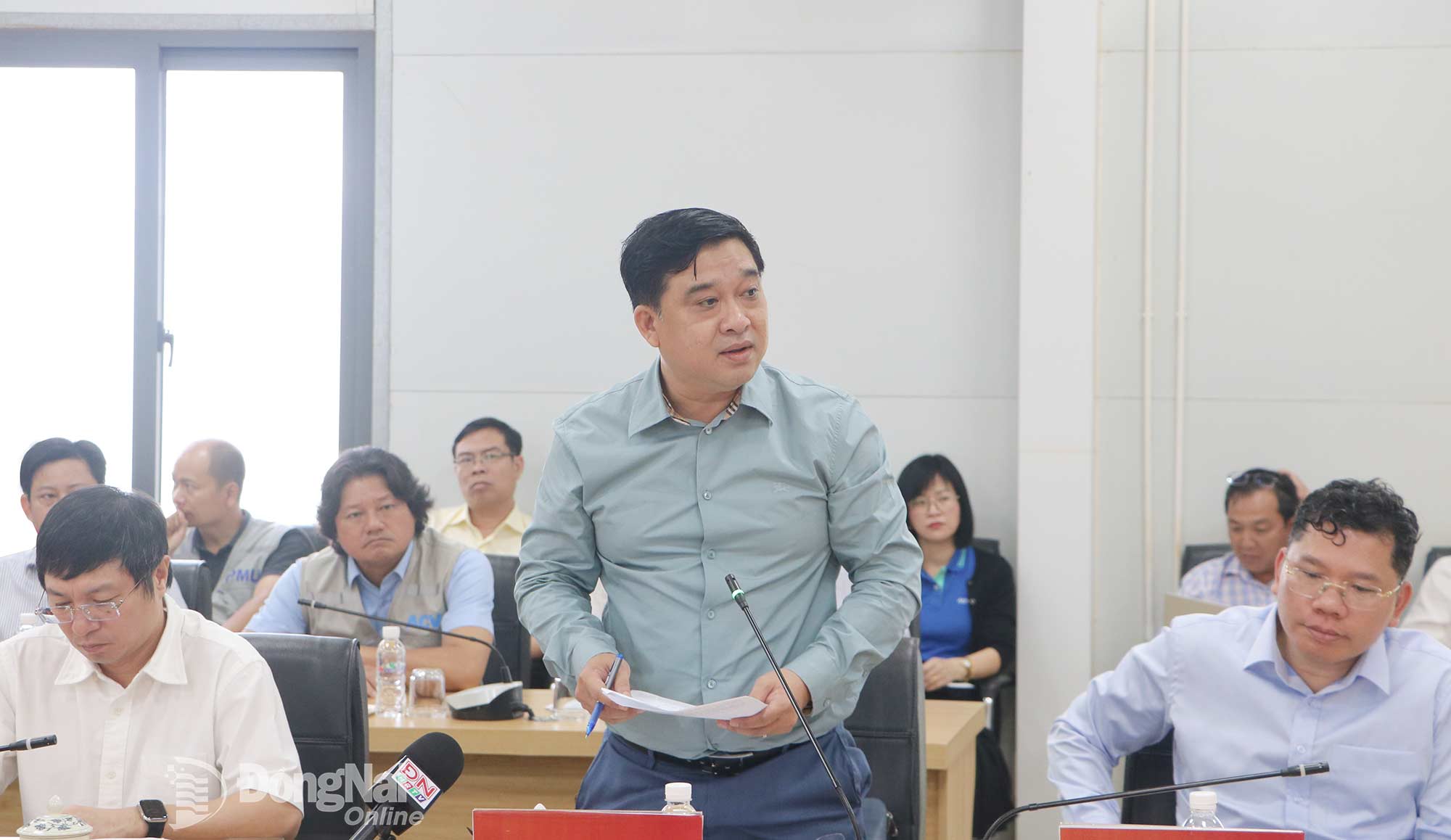 Member of the Dong Nai City Party Committee, Vice Chairman of the Dong Nai City People’s Committee Ho Van Ha speaks at the meeting. Photo: Pham Tung

