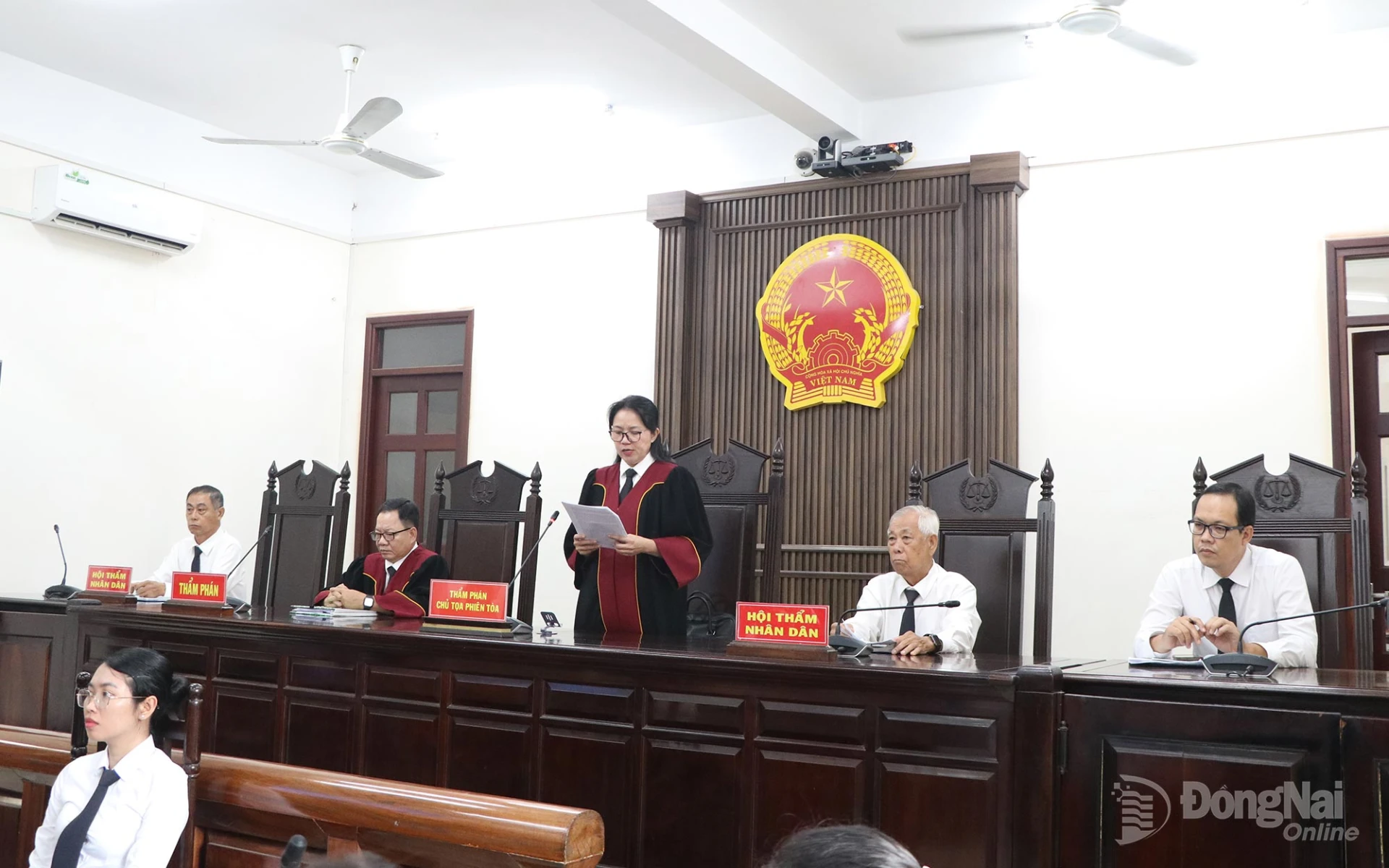 Hội đồng xét xử tuyên án đối với bị cáo Nguyễn Đức Anh. Ảnh: Tố Tâm