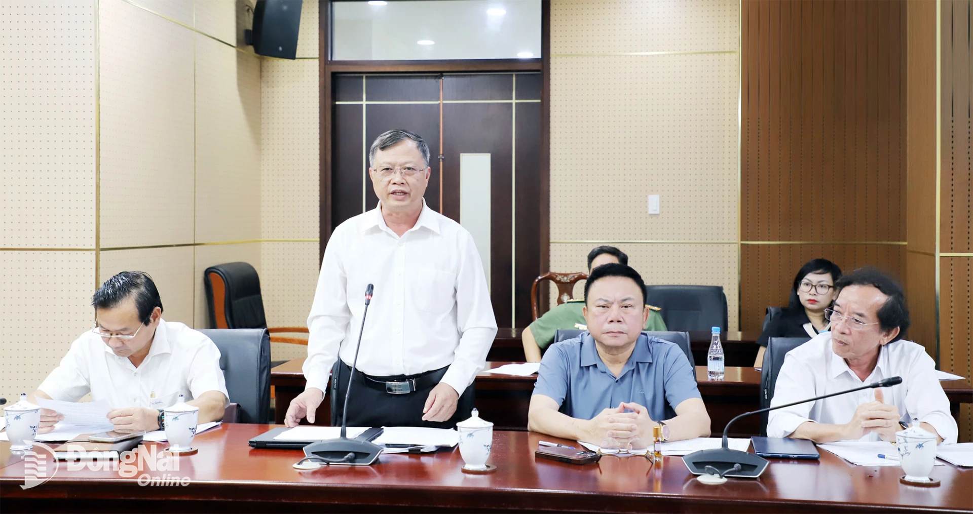 Nguyen Tan Phu, Vice Chairman of the city’s Vietnam Fatherland Front Committee reports on the organization of activities at the conference. Photo: My Ny

