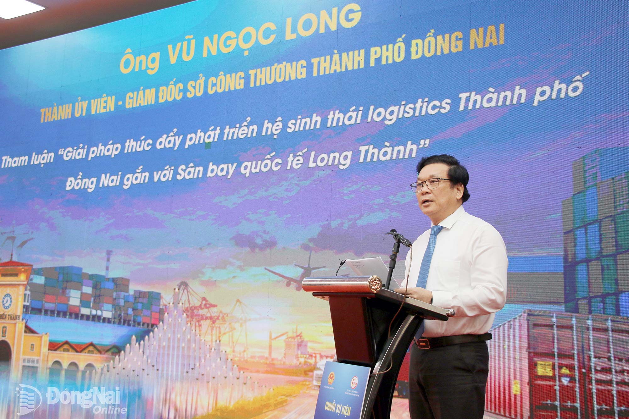 Thành ủy viên, Giám đốc Sở Công thương thành phố Đồng Nai Vũ Ngọc Long trình bày tham luận tại hội nghị. Ảnh: Hải Quân
