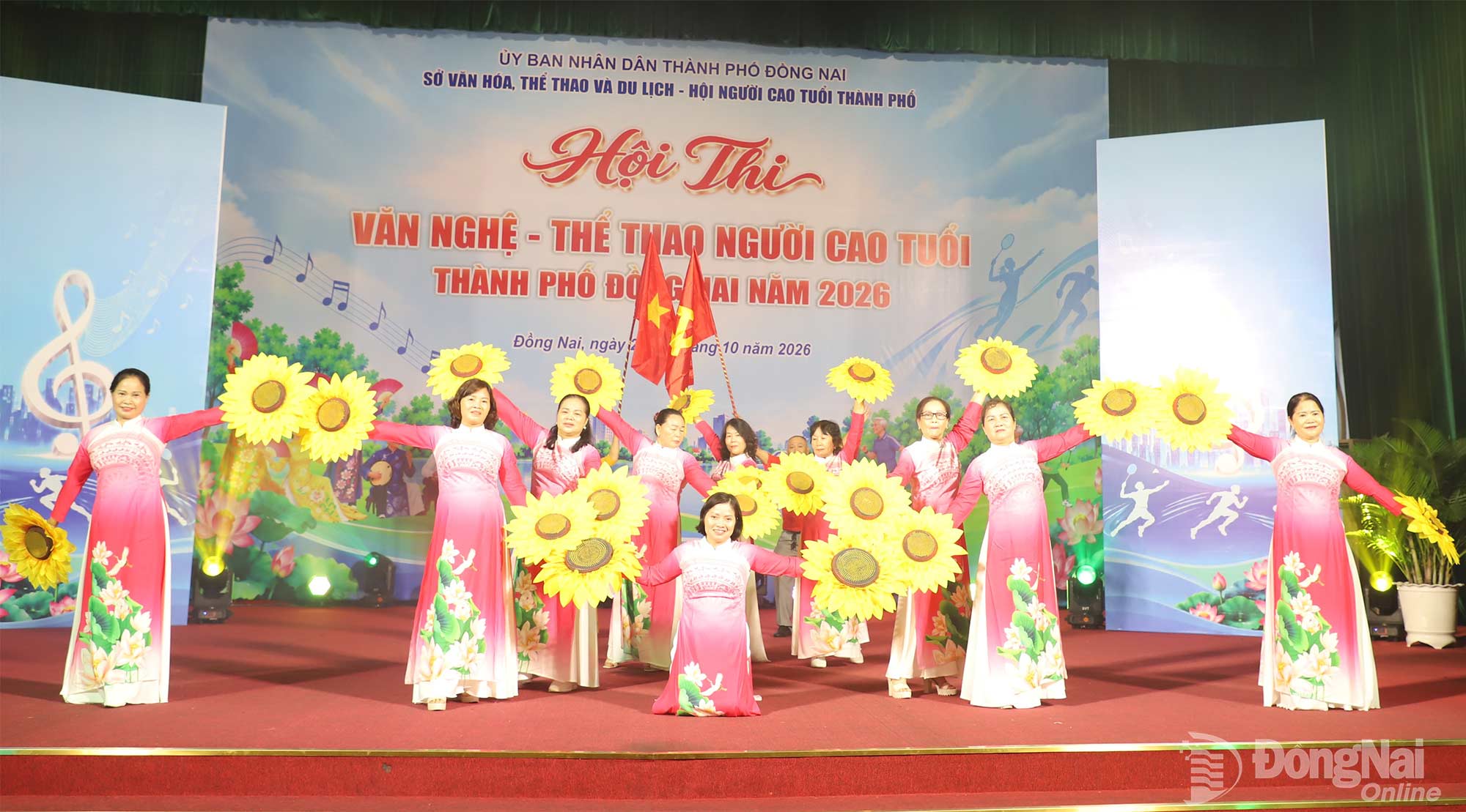 Phần thi văn nghệ của phường An Lộc. Ảnh: My Ny