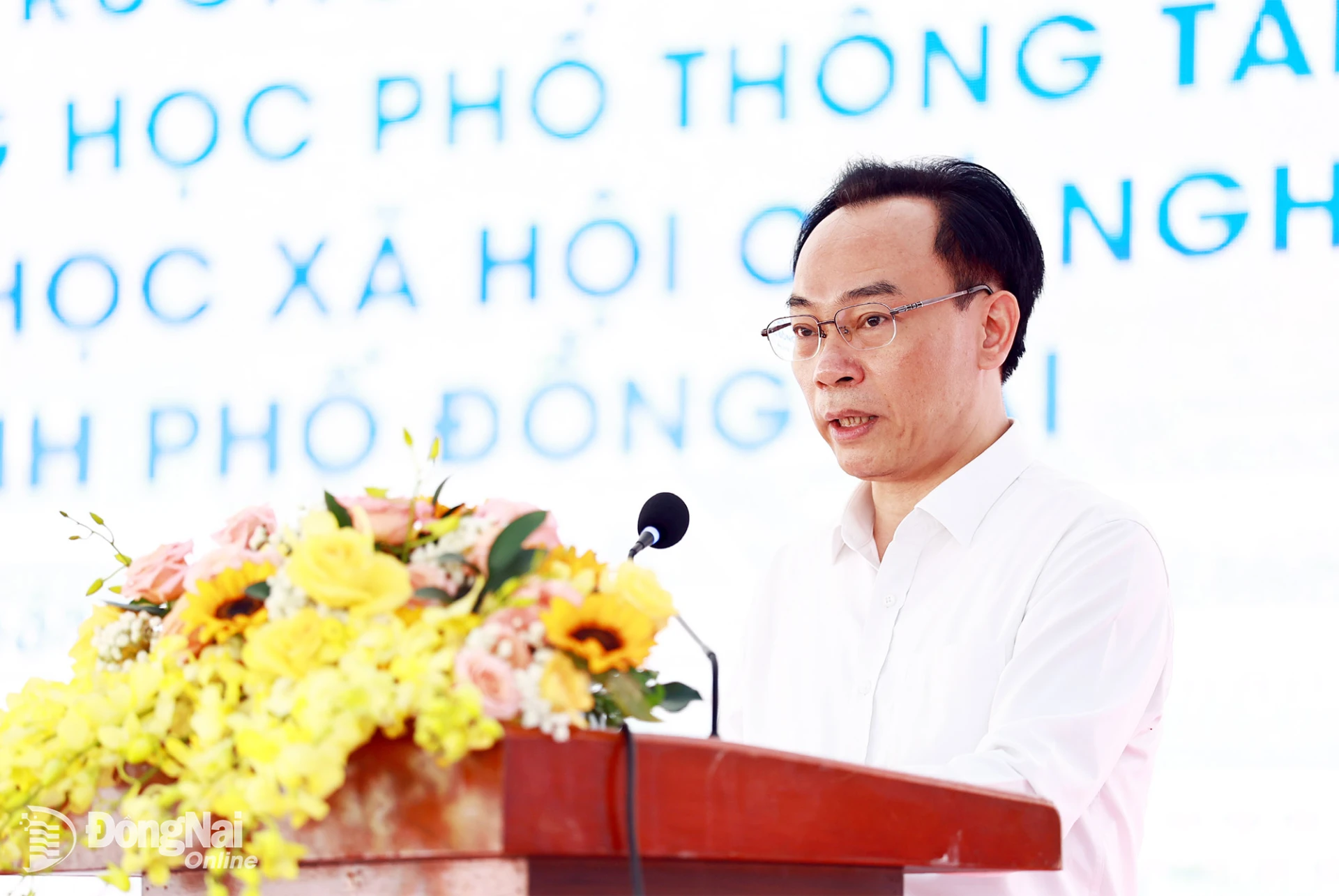 Hoang Minh Son, Member of the Party Central Committee and Minister of Education and Training, delivers remarks at the ceremony. Photo: Cong Nghia


