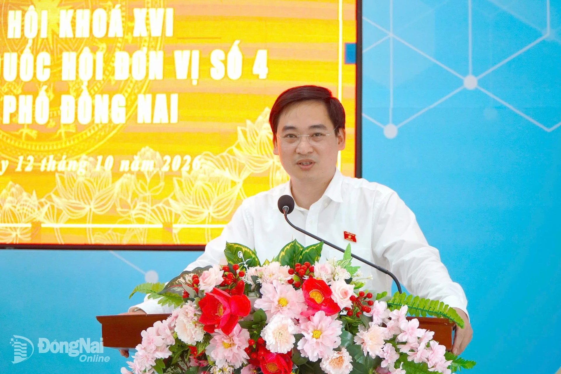 Đại biểu Quốc hội Đặng Anh Tuấn, Giám đốc Sở Giáo dục và Đào tạo thành phố phát biểu tại hội nghị tiếp xúc cử tri 2 xã Phú Hòa và Phú Vinh. Ảnh: An Nhơn