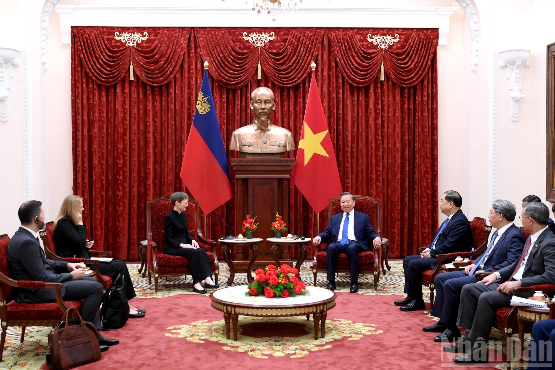 Quang cảnh cuộc tiếp Thủ tướng Công quốc Liechtenstein Brigitte Haas.
