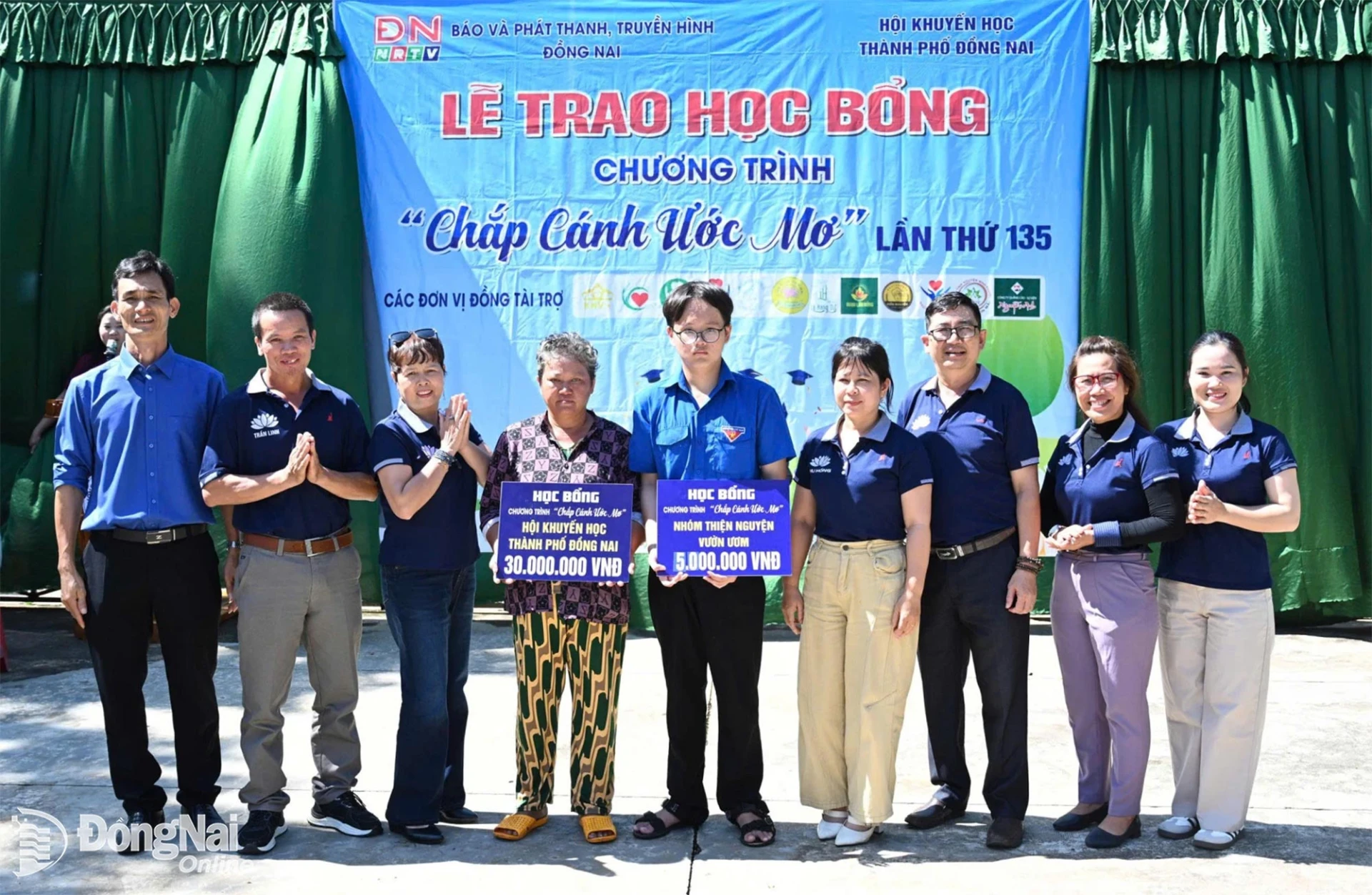 Timely assistance from volunteer clubs, teams, and groups brings renewed hope to Dang Quang as he continues his educational journey. Photo: Khanh Dan

