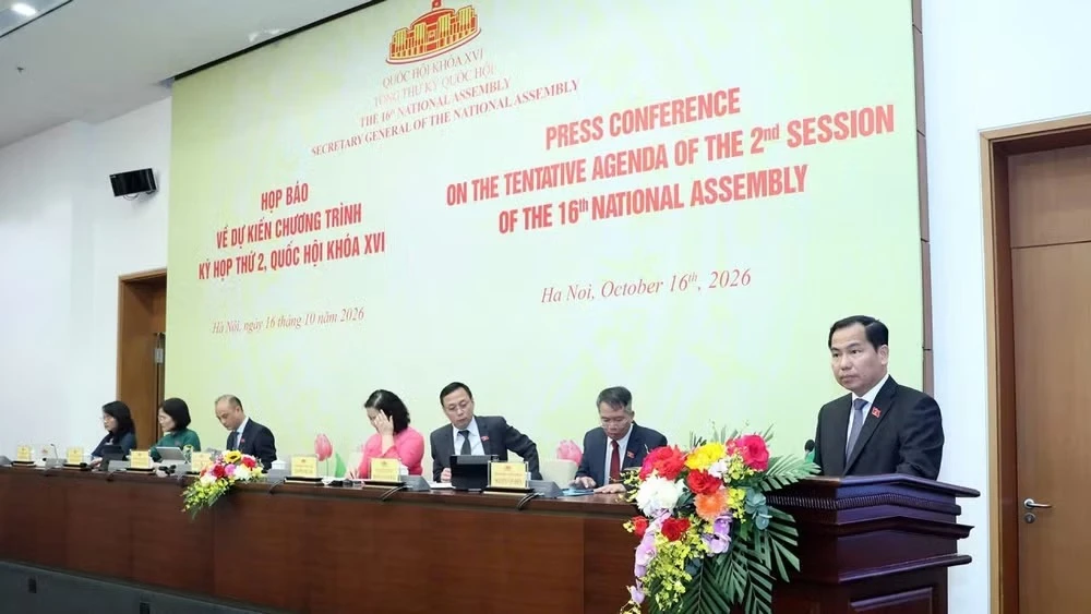 Tổng Thư ký Quốc hội, Chủ nhiệm Văn phòng Quốc hội Lê Quang Mạnh thông tin tại buổi họp báo. (Ảnh: DUY LINH)
