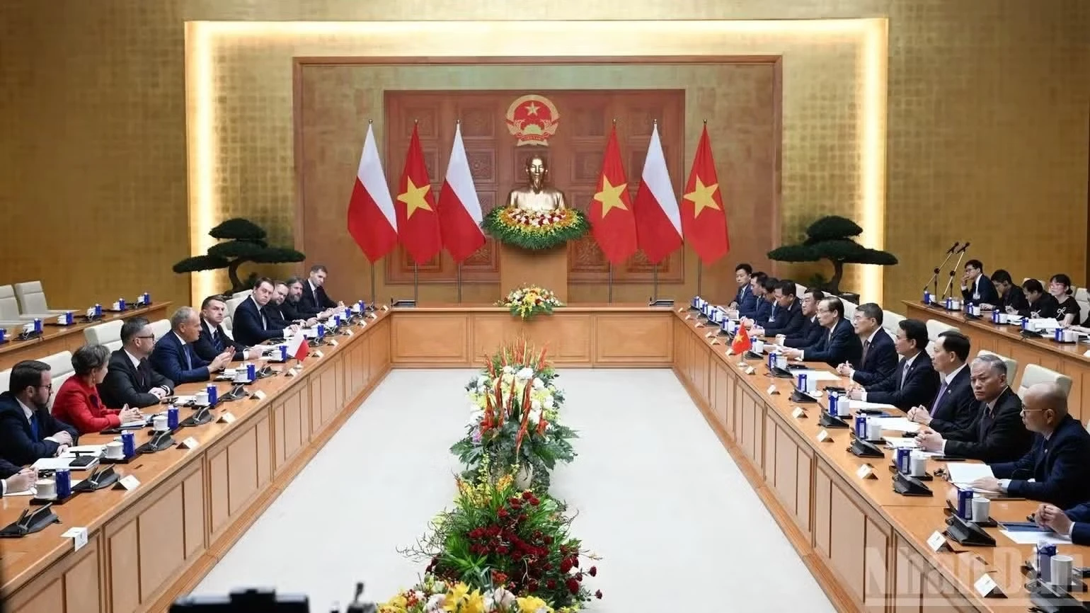 Quang cảnh cuộc hội đàm chính thức giữa Thủ tướng Chính phủ Lê Minh Hưng và Thủ tướng Ba Lan Donald Tusk. (Ảnh: TRẦN HẢI)