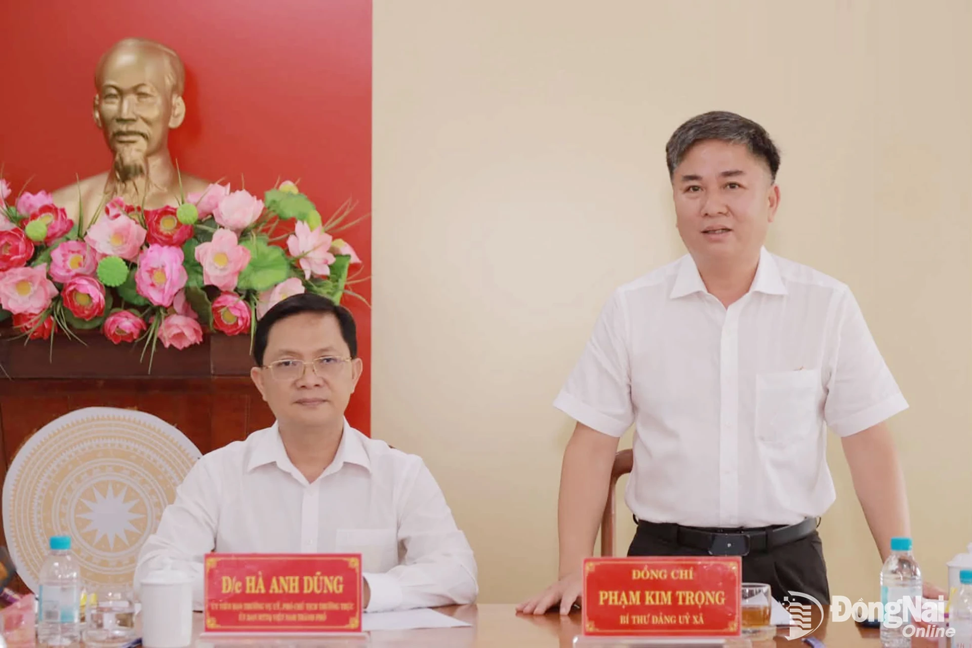 Bí thư Đảng ủy xã Phú Trung Phạm Kim Trọng phát biểu tại buổi làm việc. Ảnh: ĐVCC
