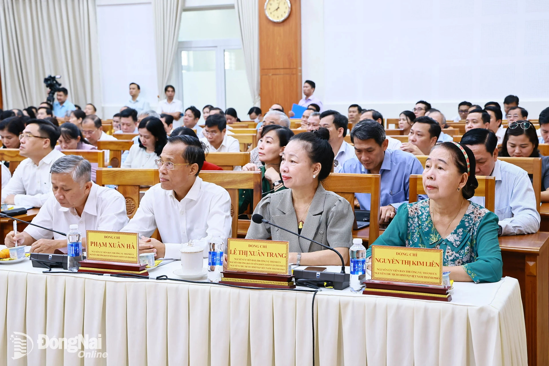 Các đồng chí nguyên Ủy viên Ban Thường vụ Tỉnh ủy dự hội nghị tại điểm cầu Đồng Nai. Ảnh: Công Nghĩa