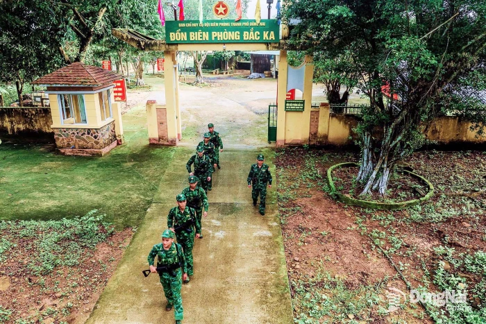 Theo chân bộ đội biên phòng