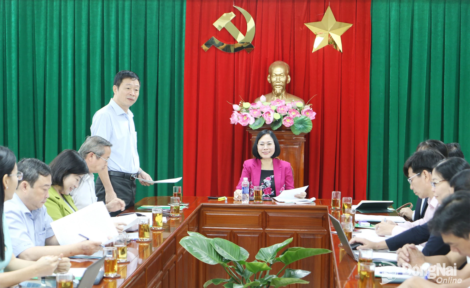 Giám đốc Sở Dân tộc và Tôn giáo thành phố Đồng Nai Trần Thanh Hòa phát biểu tại hội nghị. Ảnh: Văn Truyên