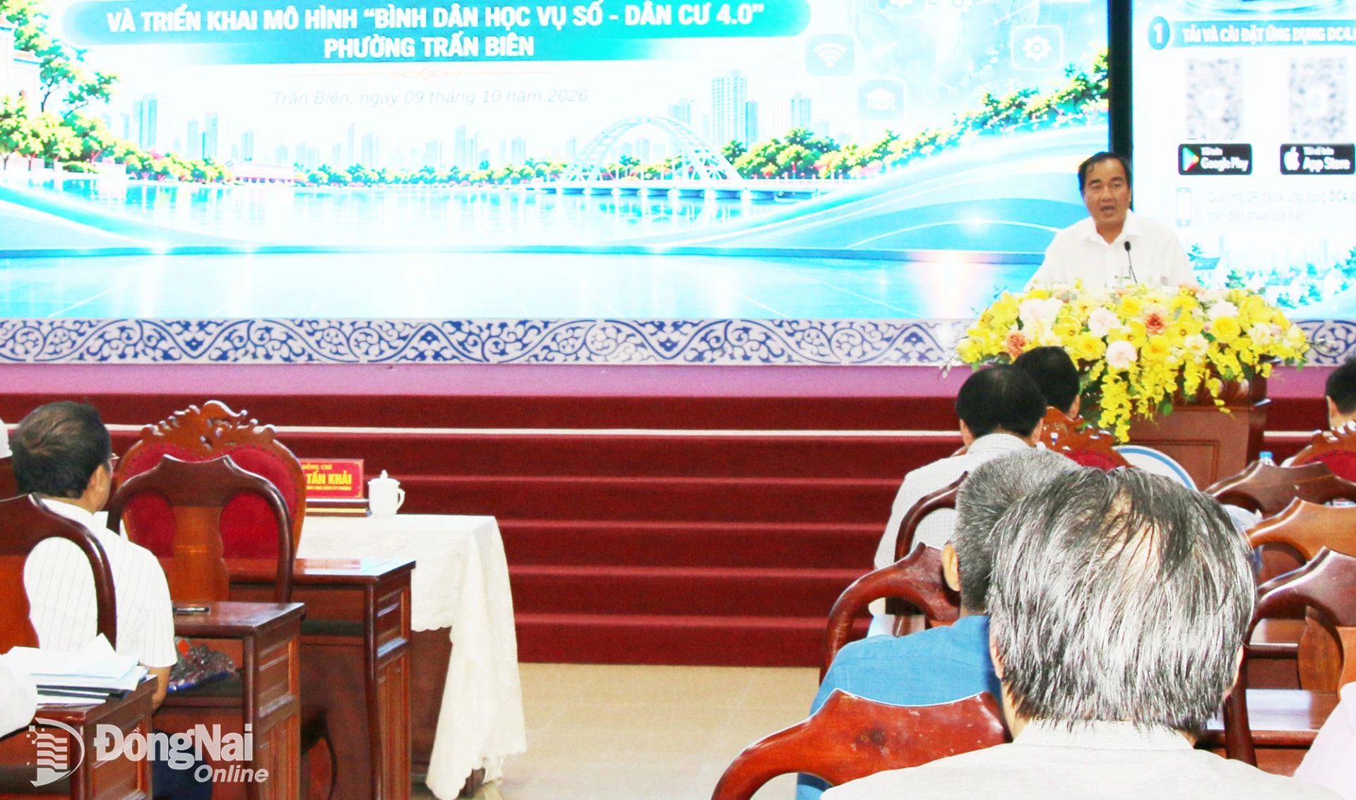 Phó Bí thư Đảng ủy, Chủ tịch UBND phường Trấn Biên Nguyễn Duy Tân phát biểu tại hội nghị. Ảnh: Lam Phương
