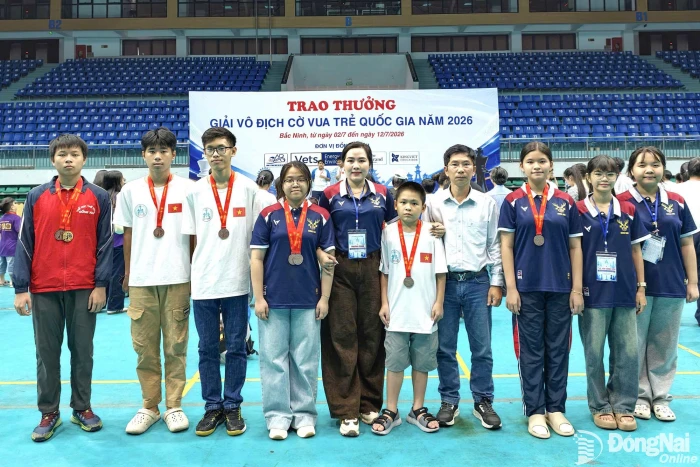 Những ‘bông hồng’ nâng bước kỳ thủ trẻ Đồng Nai
