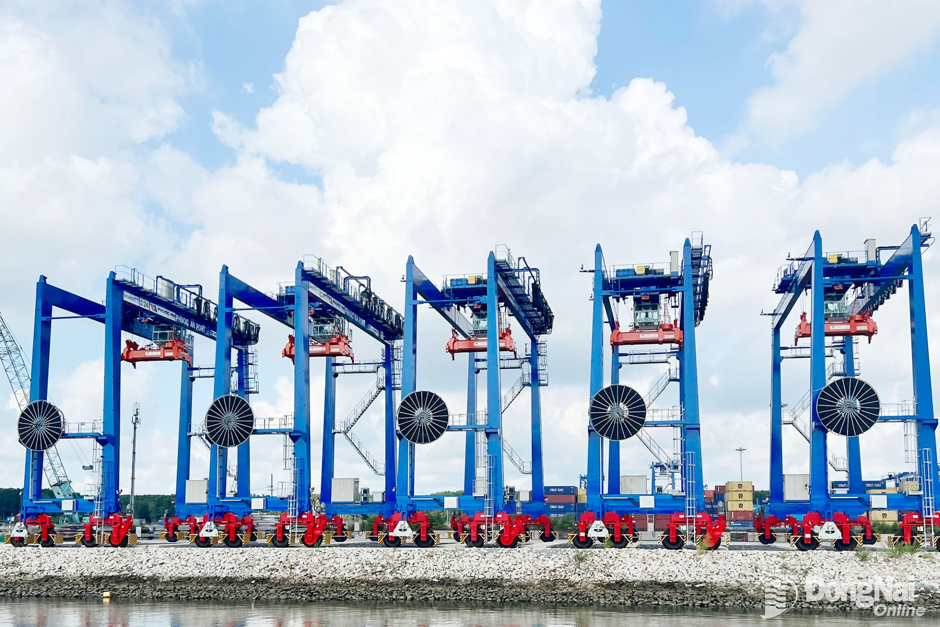 Service operations at Phuoc An Port in Phuoc An Commune.