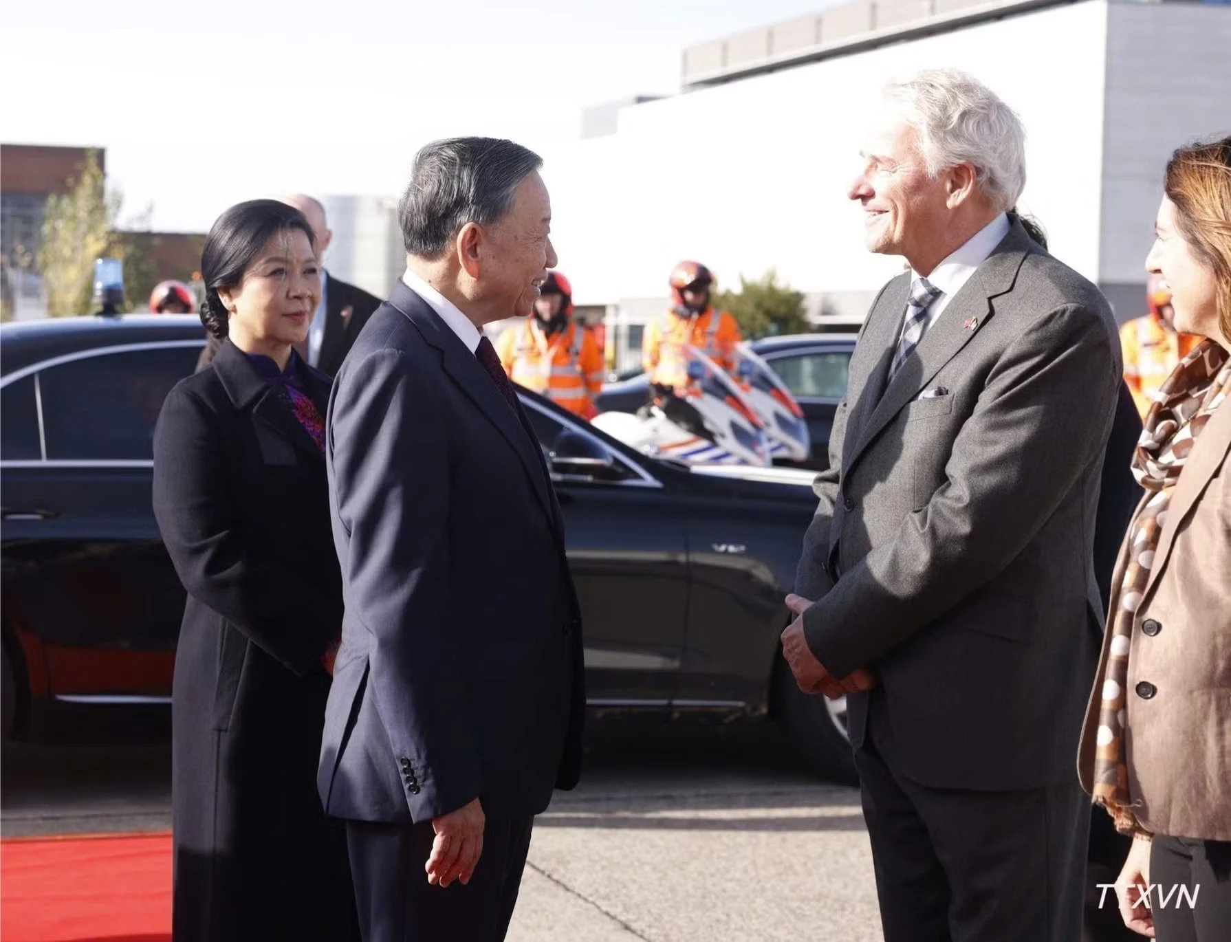 Tổng Bí thư, Chủ tịch nước Tô Lâm và Phu nhân rời Brussels, kết thúc tốt đẹp chuyến thăm chính thức EU và Vương quốc Bỉ. (Ảnh: TTXVN)
