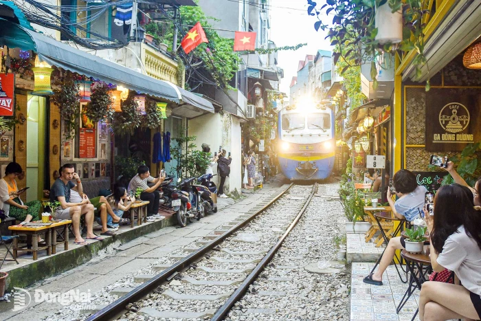 Thưởng thức cà phê bên tiếng còi tàu