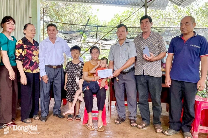 ‘Phép màu nhân ái’ đến với một gia đình ở Phú Nghĩa