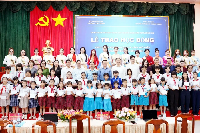 Hoa hậu Thế giới doanh nhân Việt Nam trao 50 suất học bổng cho học sinh khó khăn phường Long Thành