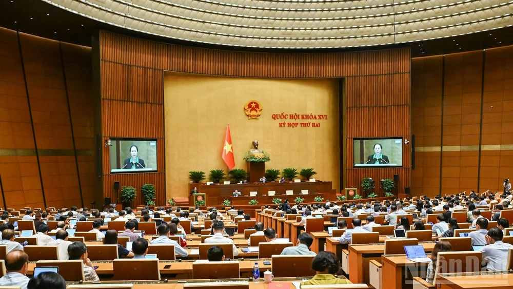 Quang cảnh phiên họp toàn thể ở hội trường ngày 20/10. (Ảnh: DUY LINH)

