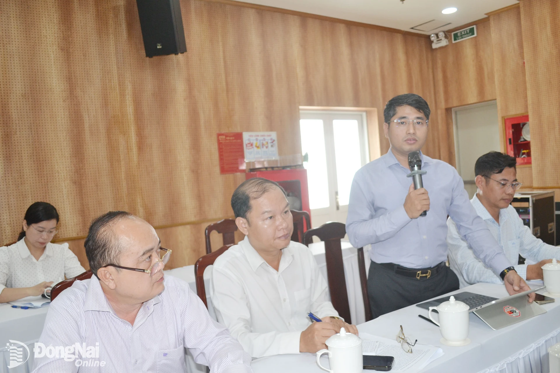 Phó Giám đốc Sở Tài chính Phạm Tuấn Anh thông tin về tình hình kinh tế - xã hội 9 tháng của Đồng Nai. Ảnh: Phương Hằng