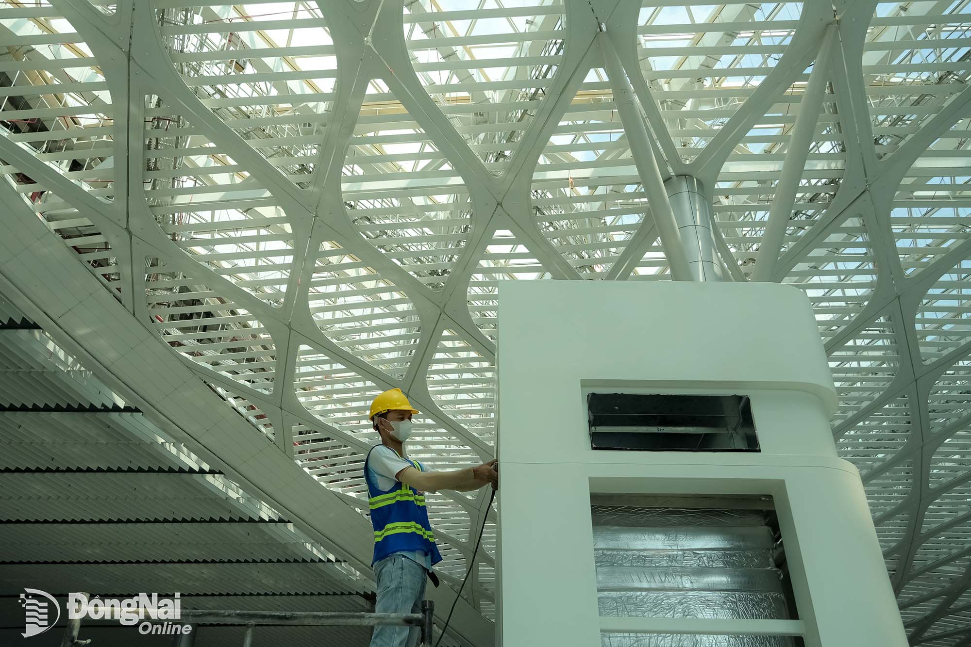 Installation of equipment at the passenger terminal of Long Thanh International Airport. Photo: Pham Tung


