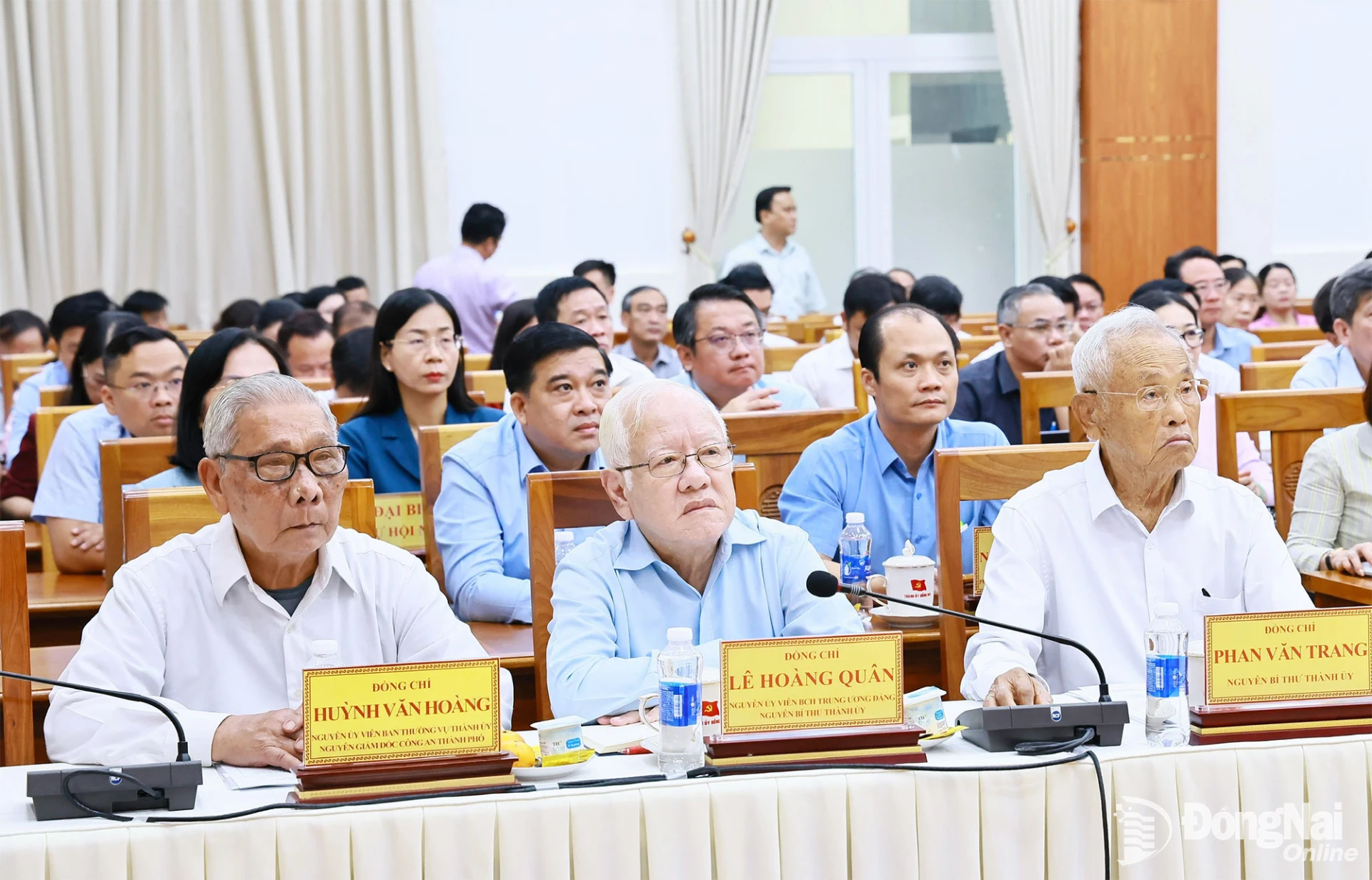 Các đồng chí nguyên lãnh đạo tỉnh Đồng Nai dự hội nghị tại điểm cầu Thành ủy Đồng Nai. Ảnh: Công Nghĩa