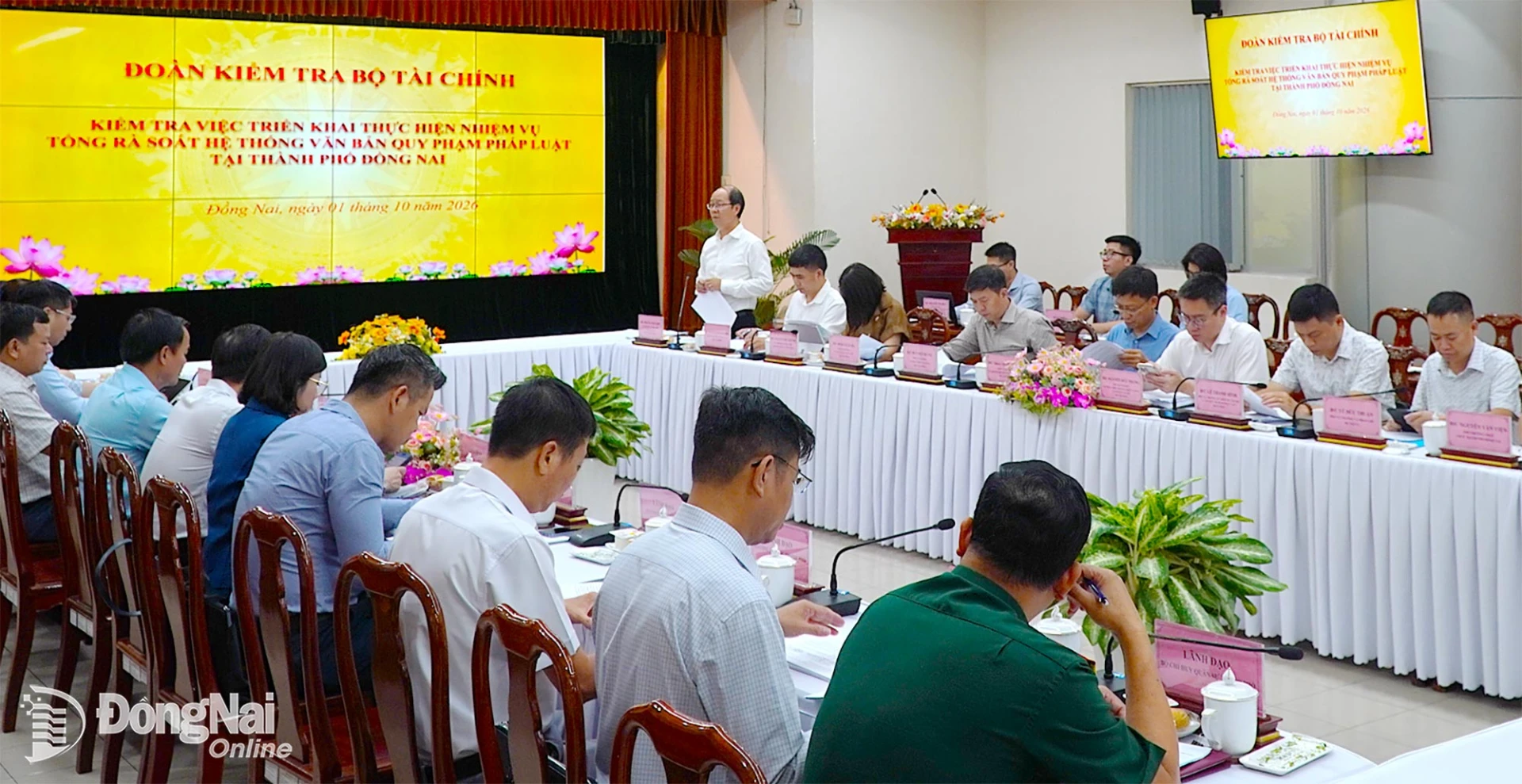Quang cảnh buổi làm việc. Ảnh: An Nhơn

