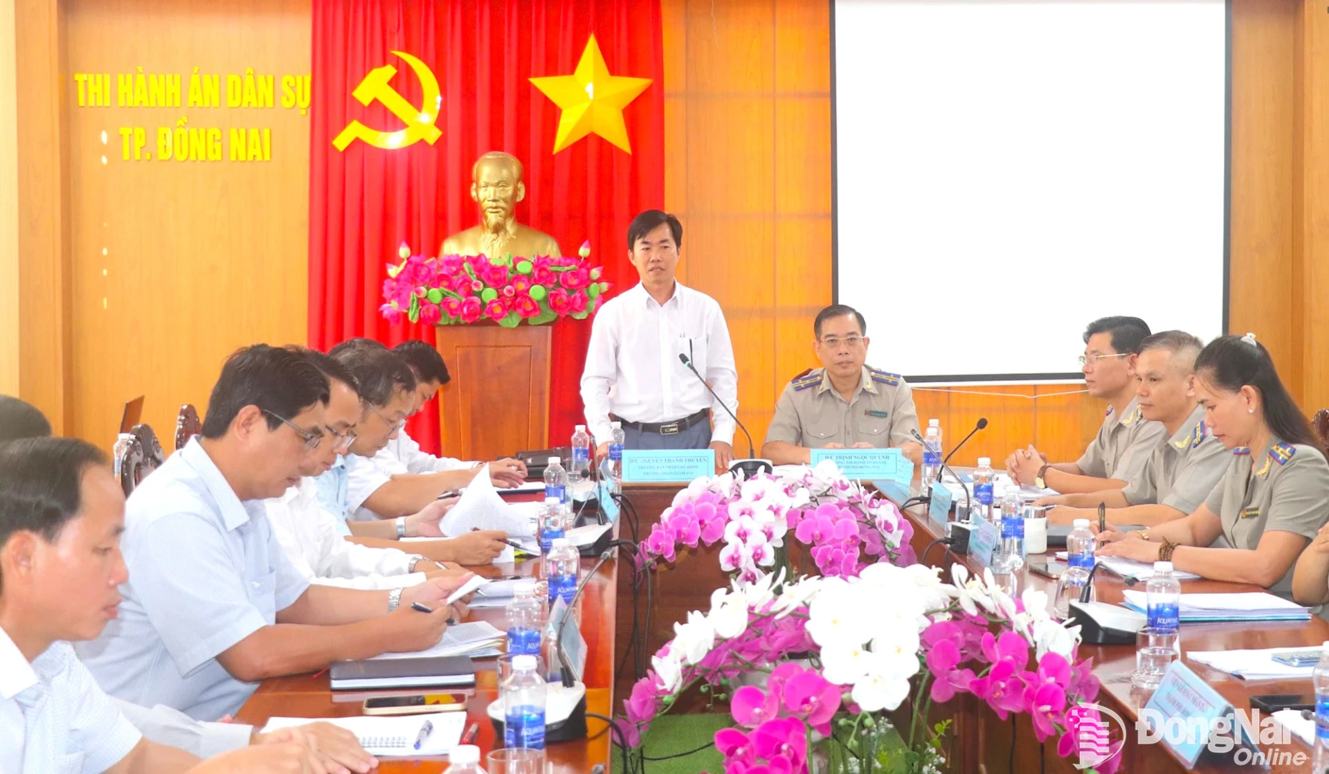 Trưởng ban Pháp chế HĐND thành phố Nguyễn Thanh Thuyên phát biểu tại buổi làm việc. Ảnh: An Nhơn
