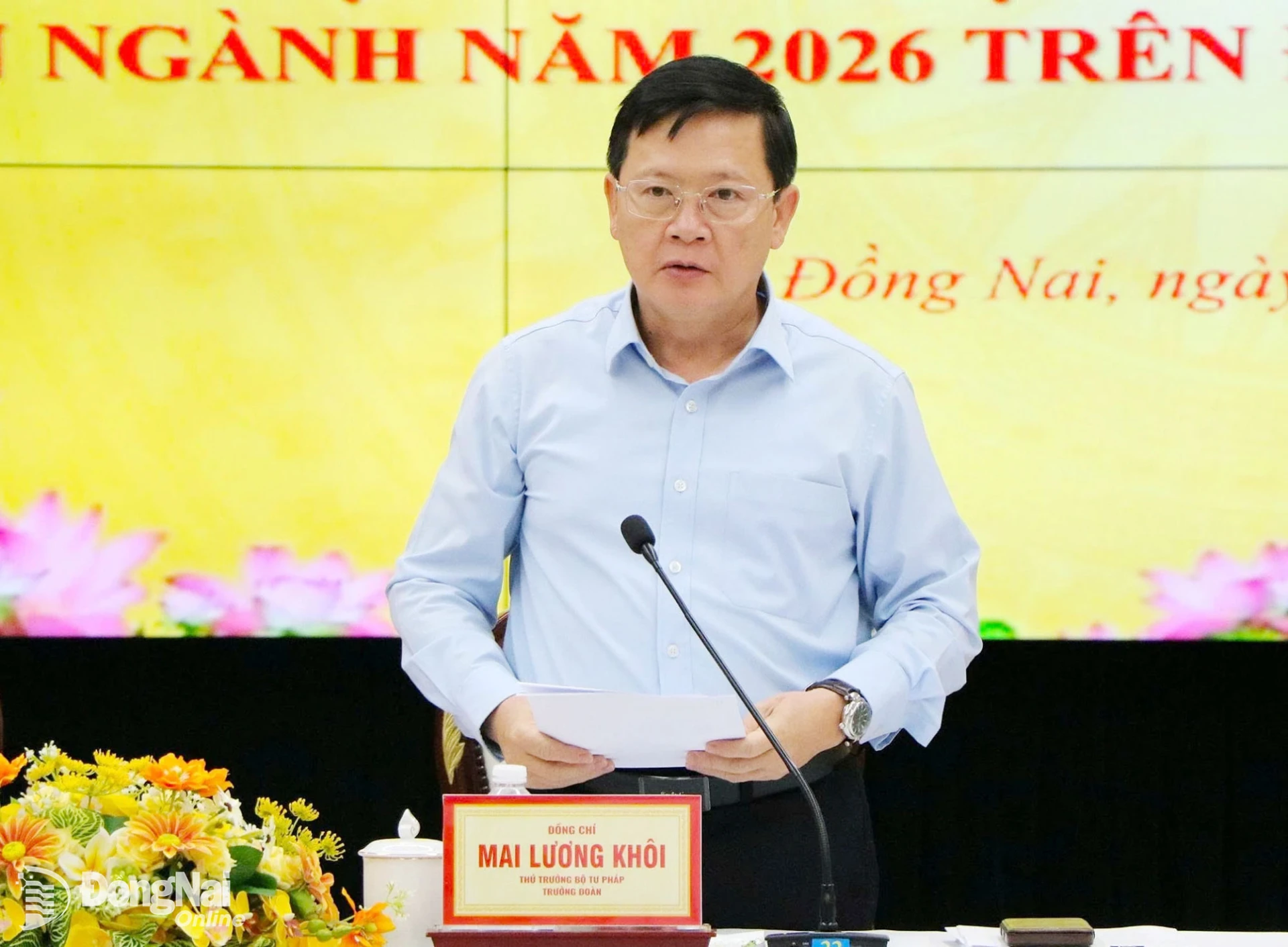Thứ trưởng Bộ Tư pháp Mai Lương Khôi phát biểu tại buổi làm việc. Ảnh: An Nhơn