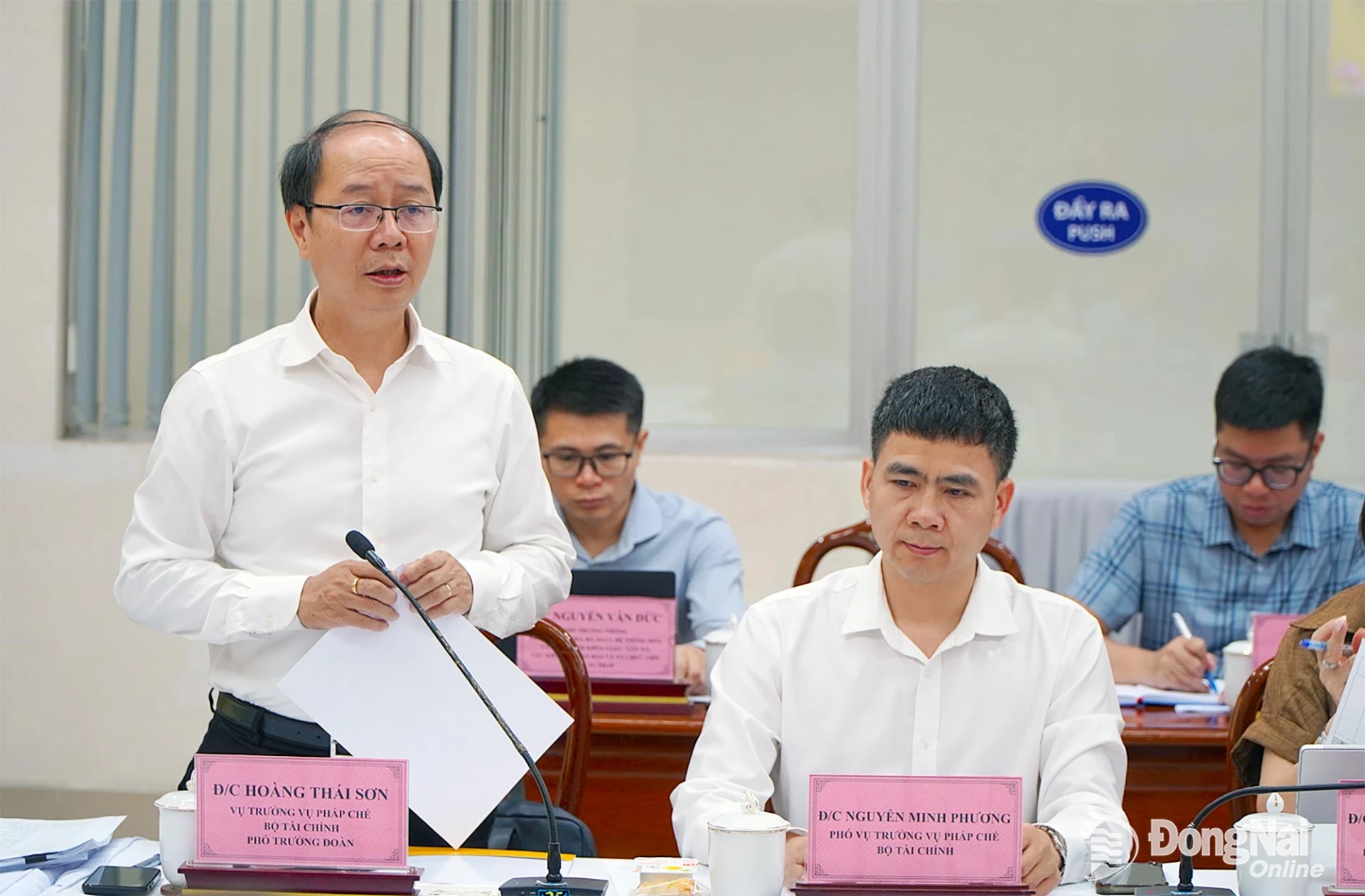 Vụ trưởng Vụ Pháp chế Hoàng Thái Sơn, Phó Trưởng đoàn phát biểu tại buổi làm việc. Ảnh: An Nhơn
