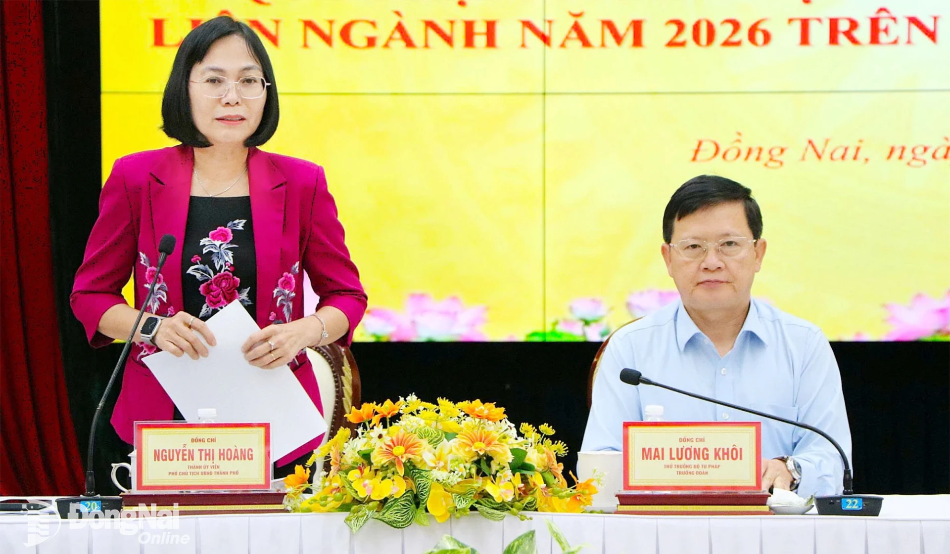 Thành ủy viên, Phó Chủ tịch UBND thành phố Nguyễn Thị Hoàng phát biểu tại buổi làm việc. Ảnh: An Nhơn