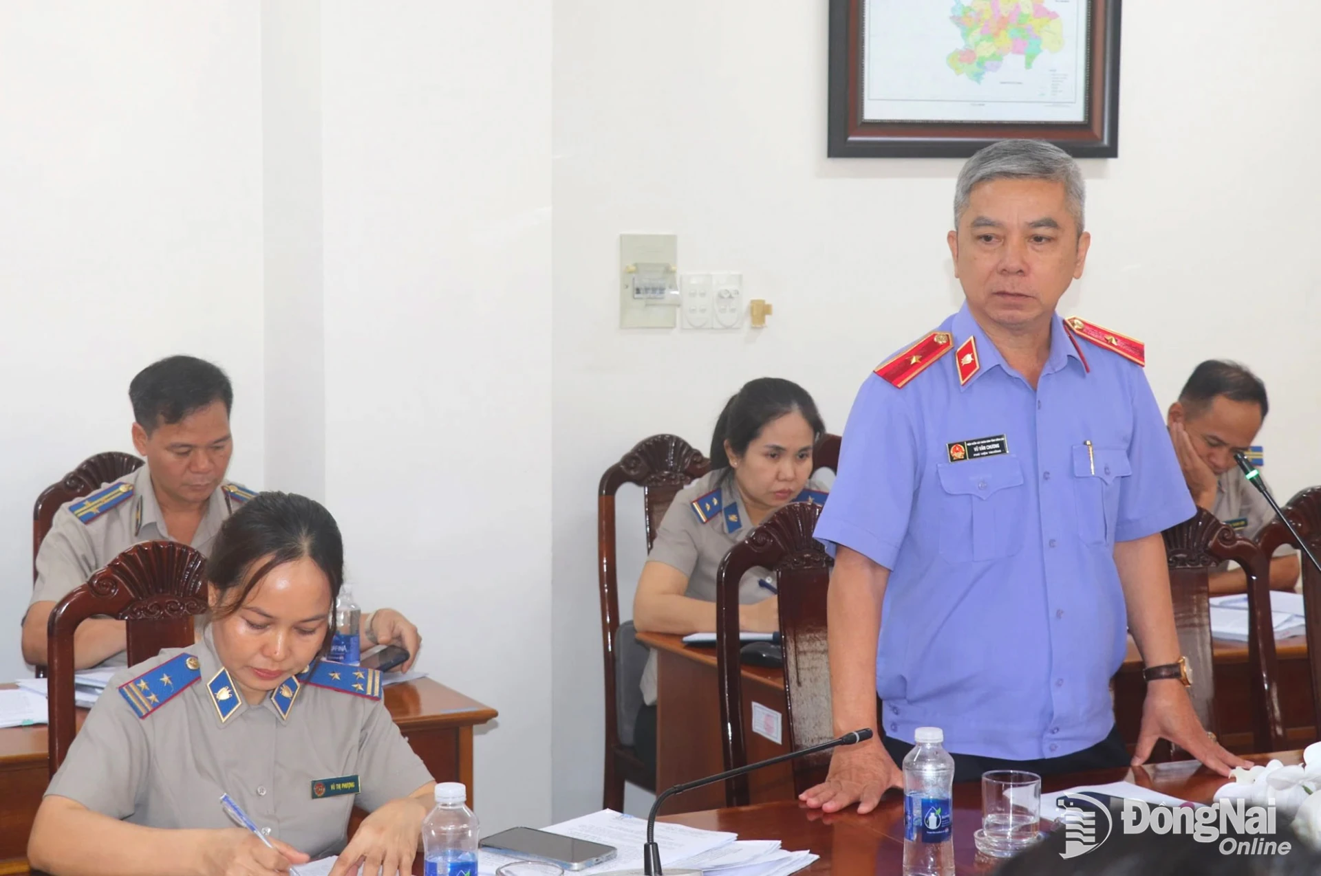 Thành viên trong đoàn giám sát tham gia phát biểu ý kiến. Ảnh: An Nhơn
