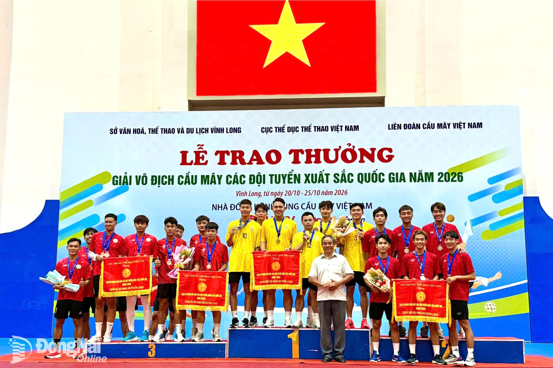 Đội tuyển cầu mây thành phố Đồng Nai giành huy chương bạc nội dung đội tuyển 4 nam. Ảnh: ĐVCC