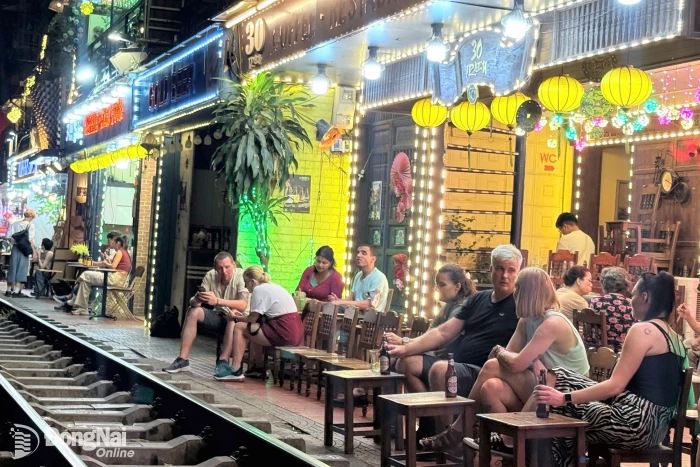 Thưởng thức cà phê bên tiếng còi tàu