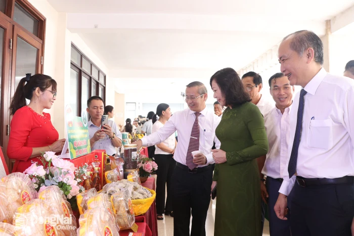 Chung tay hỗ trợ nông dân phát triển sản xuất