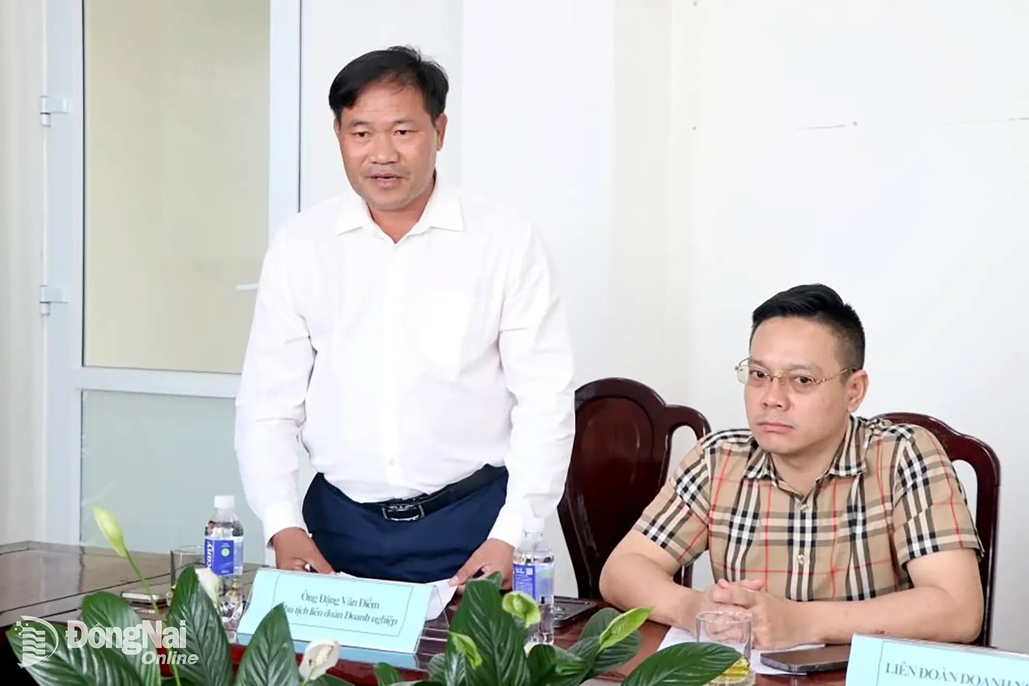Ông Đặng Văn Điềm, Chủ tịch Liên đoàn Doanh nghiệp thành phố trao đổi ý kiến tại buổi làm việc. Ảnh: Tố Tâm

