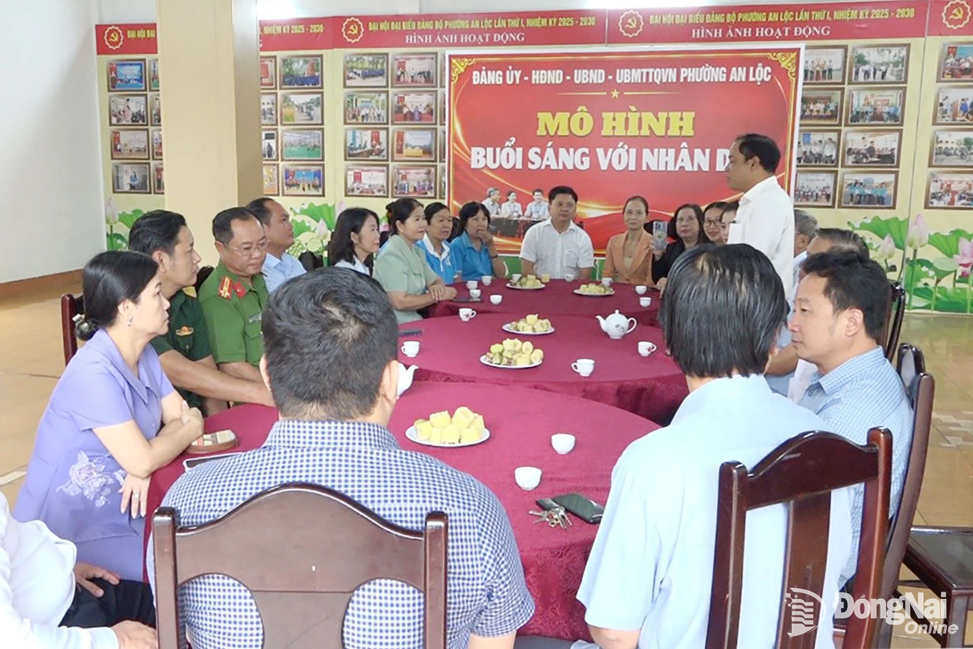 Mô hình buổi sáng với nhân dân tại phường An Lộc sáng 22-10. Ảnh: Hoài Thi