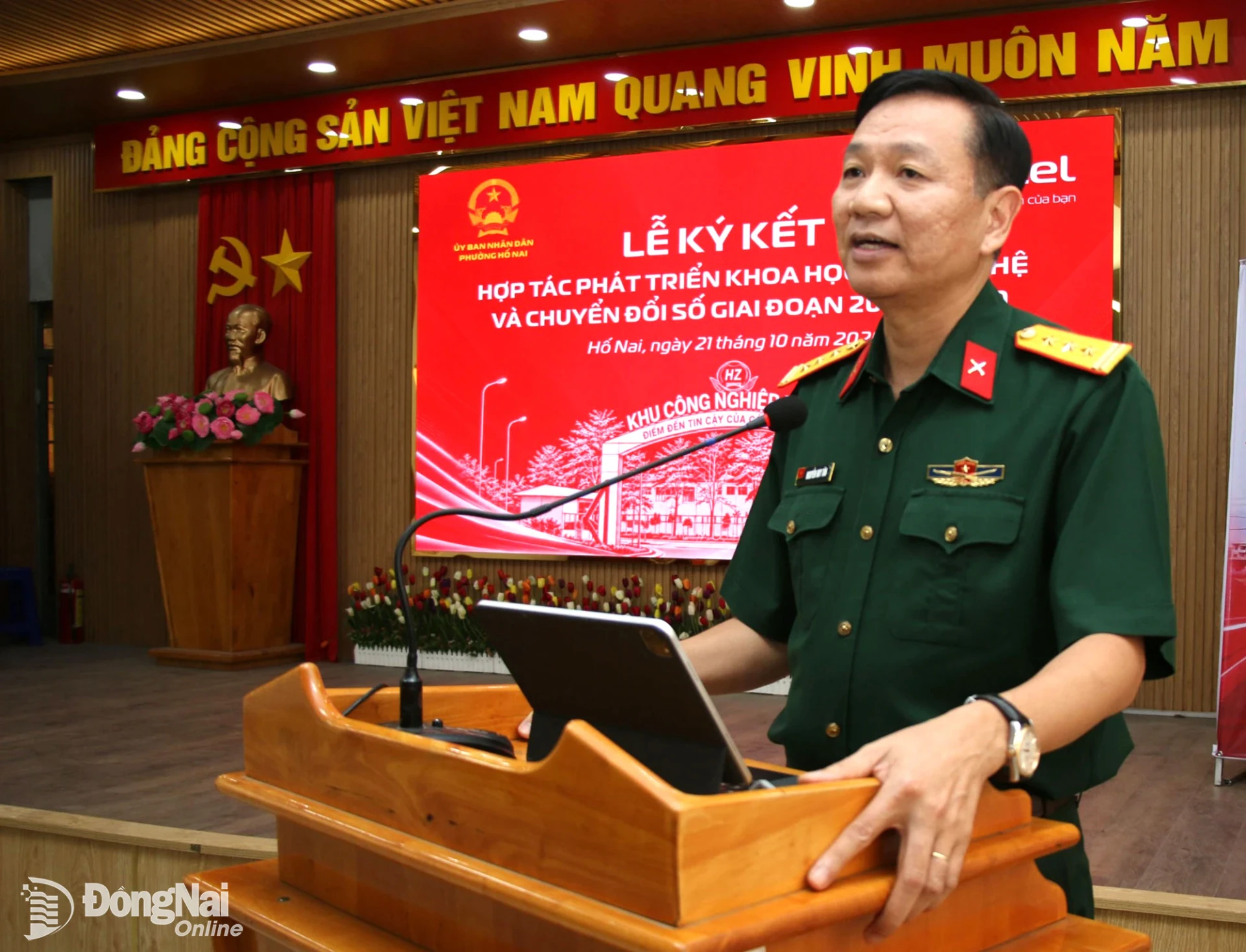 Thượng tá Nguyễn Huy Tân, Giám đốc Viettel Đồng Nai phát biểu tại buổi lễ. Ảnh: Hải Quân
