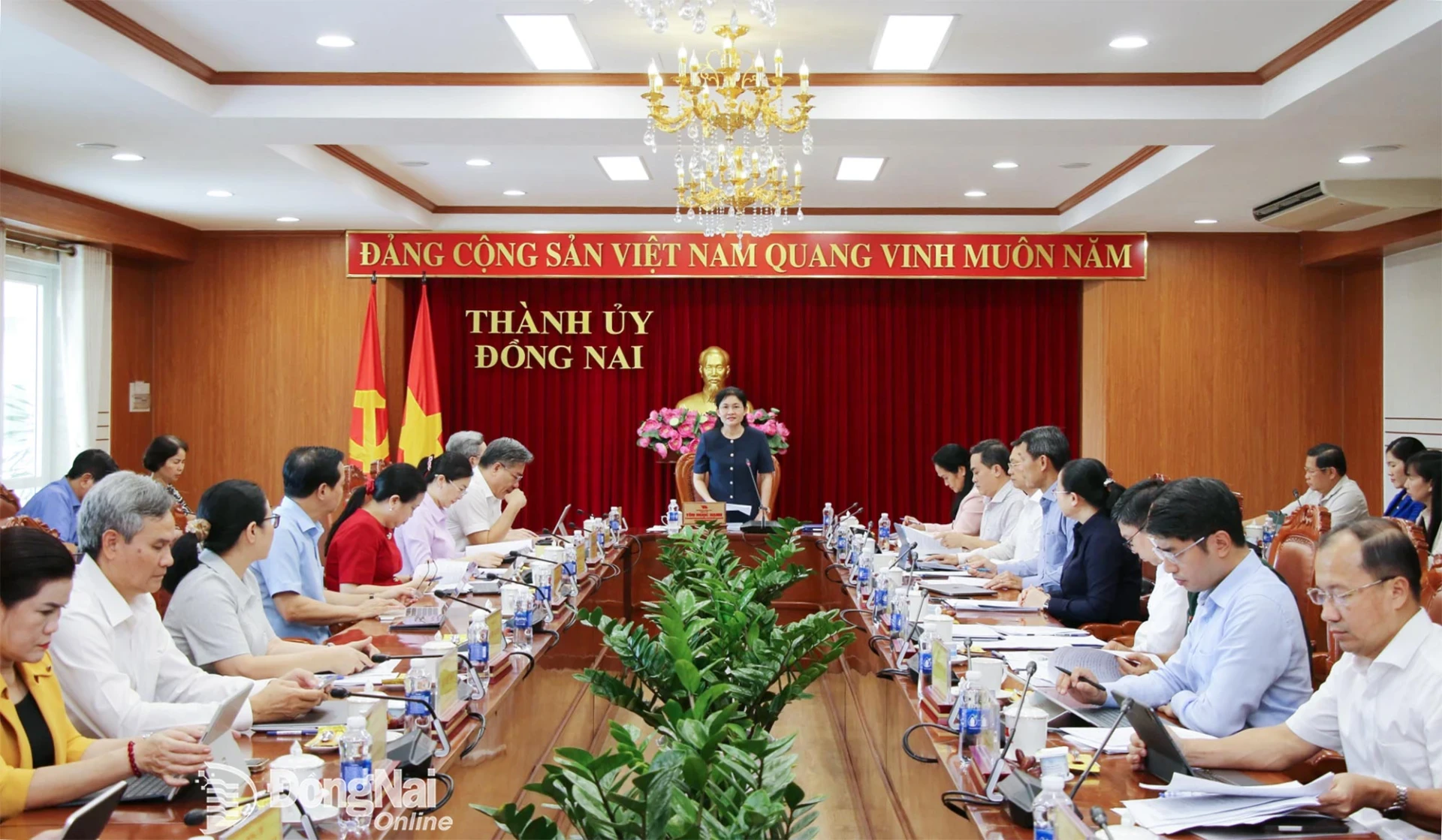 Ủy viên Trung ương Đảng, Phó Bí thư Thường trực Thành ủy, Chủ tịch HĐND thành phố Đồng Nai, Phó Trưởng ban chỉ đạo Tôn Ngọc Hạnh chủ trì hội nghị. Ảnh: Hải Quân

