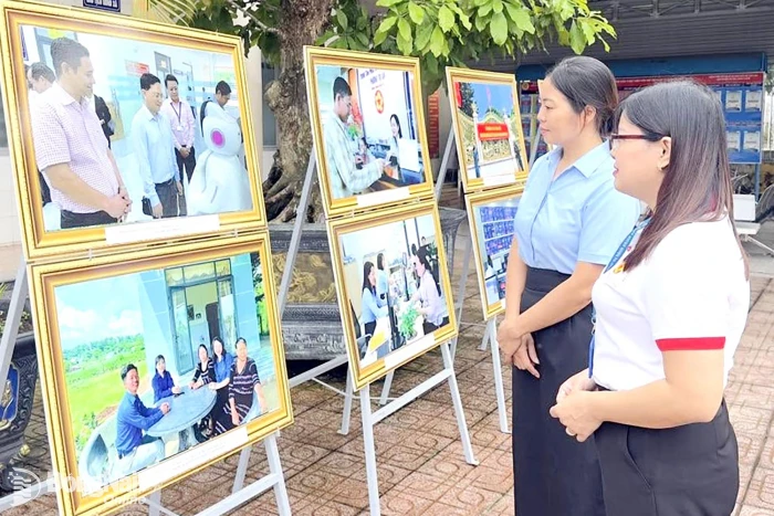 Trưng bày triển lãm ảnh kỷ niệm 65 năm Hội nghị lần thứ nhất Trung ương Cục miền Nam