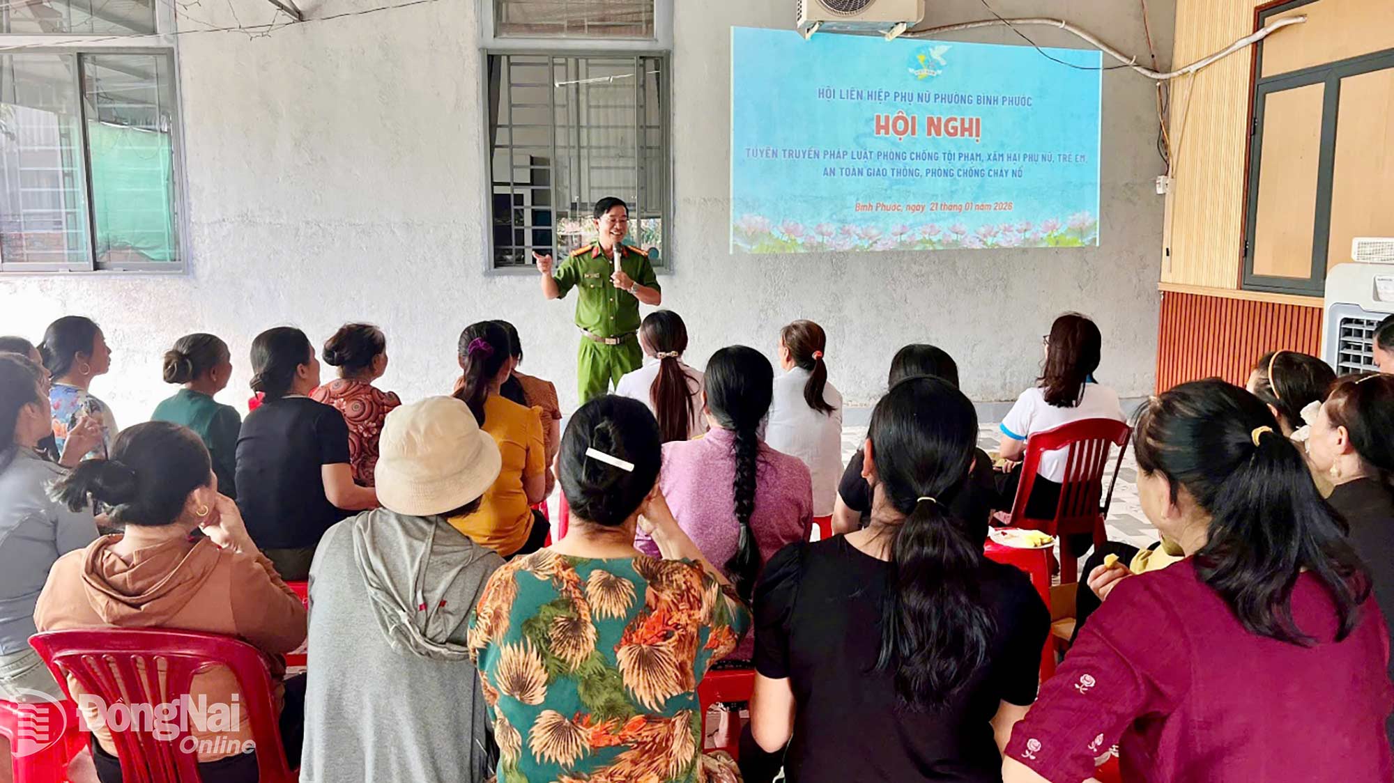 Tác giả áp dụng hình thức kể chuyện tại một buổi tuyên truyền pháp luật và an ninh mạng cho hội viên phụ nữ khu phố Tiến Hưng 6, phường Bình Phước, thành phố Đồng Nai (tháng 1-2026).