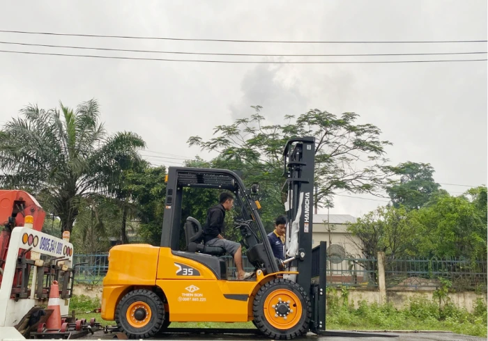 Thiên Sơn Holdings cung cấp xe nâng 2-3 tấn cho kho xưởng và nhà máy