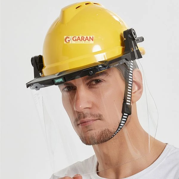 Mũ bảo hộ lao động có quai cằm.