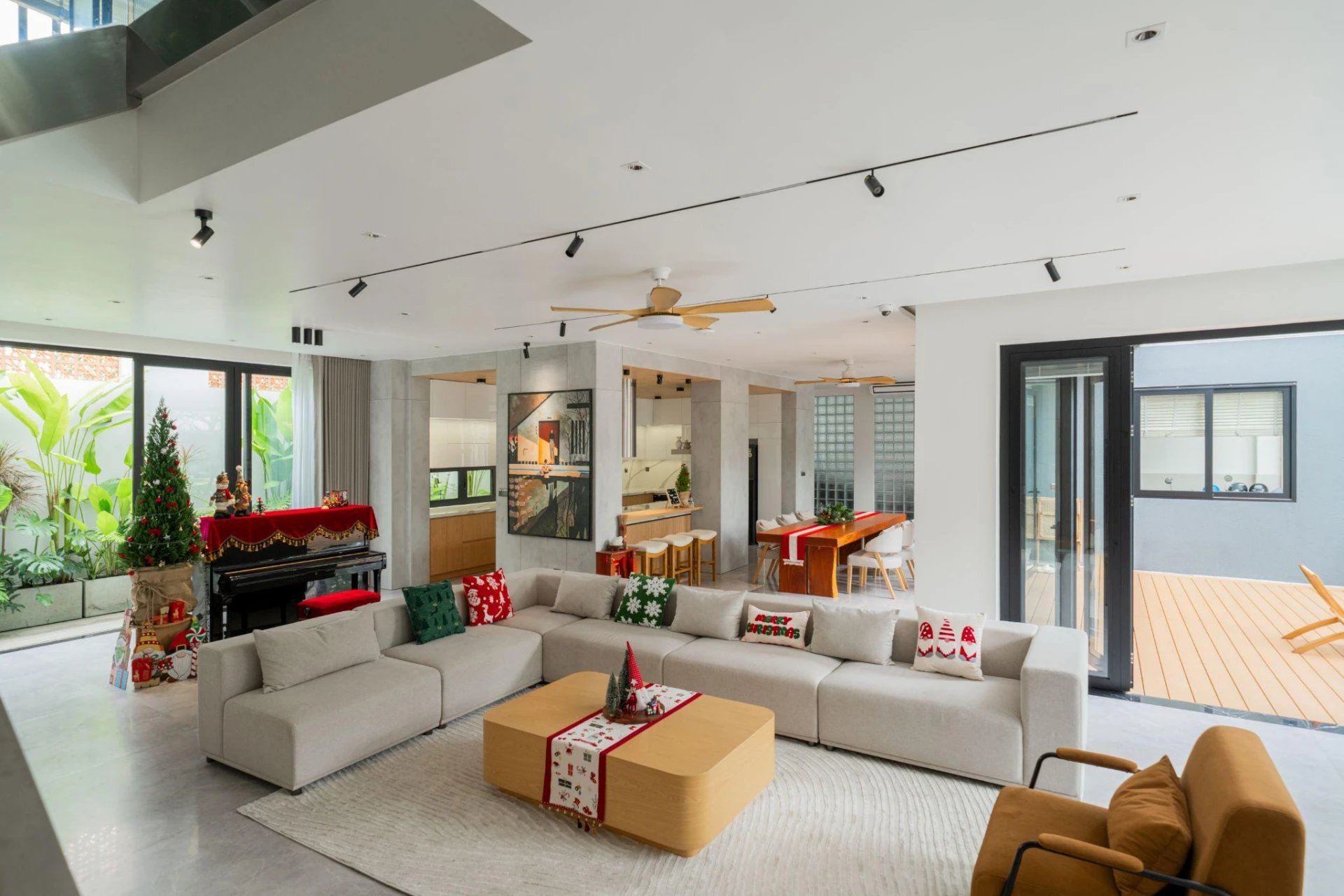 SBS HOUSE TP.HCM đồng hành thiết kế và thi công hoàn thiện nội thất Lam’s Villa, hướng đến không gian sống hiện đại, thoáng đãng và phù hợp với nhu cầu sinh hoạt của gia chủ. 