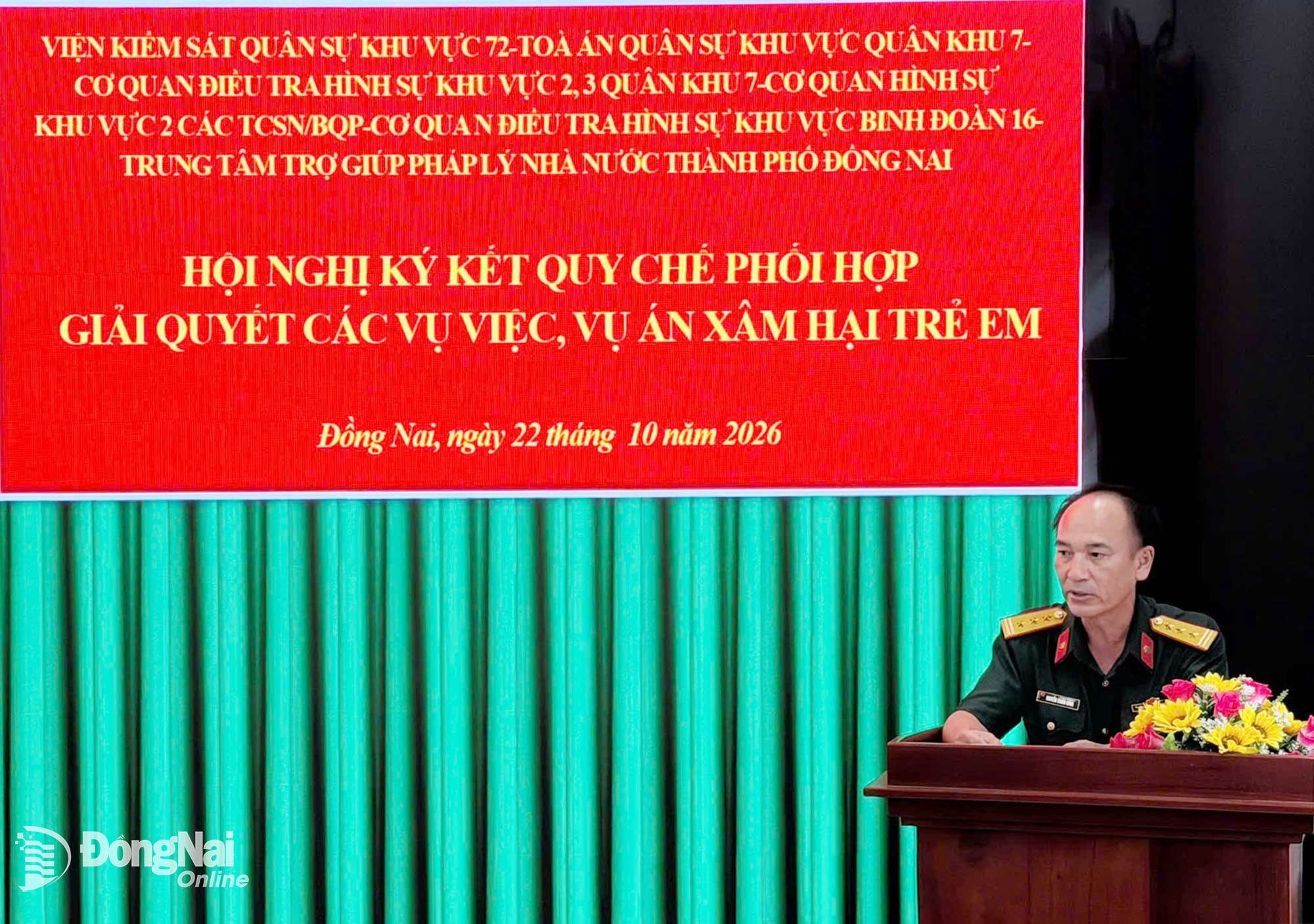 Thượng tá Nguyễn Thanh Hùng, Viện trưởng Viện Kiểm sát quân sự khu vực 72, phát biểu tại hội nghị. Ảnh: Viết Cường