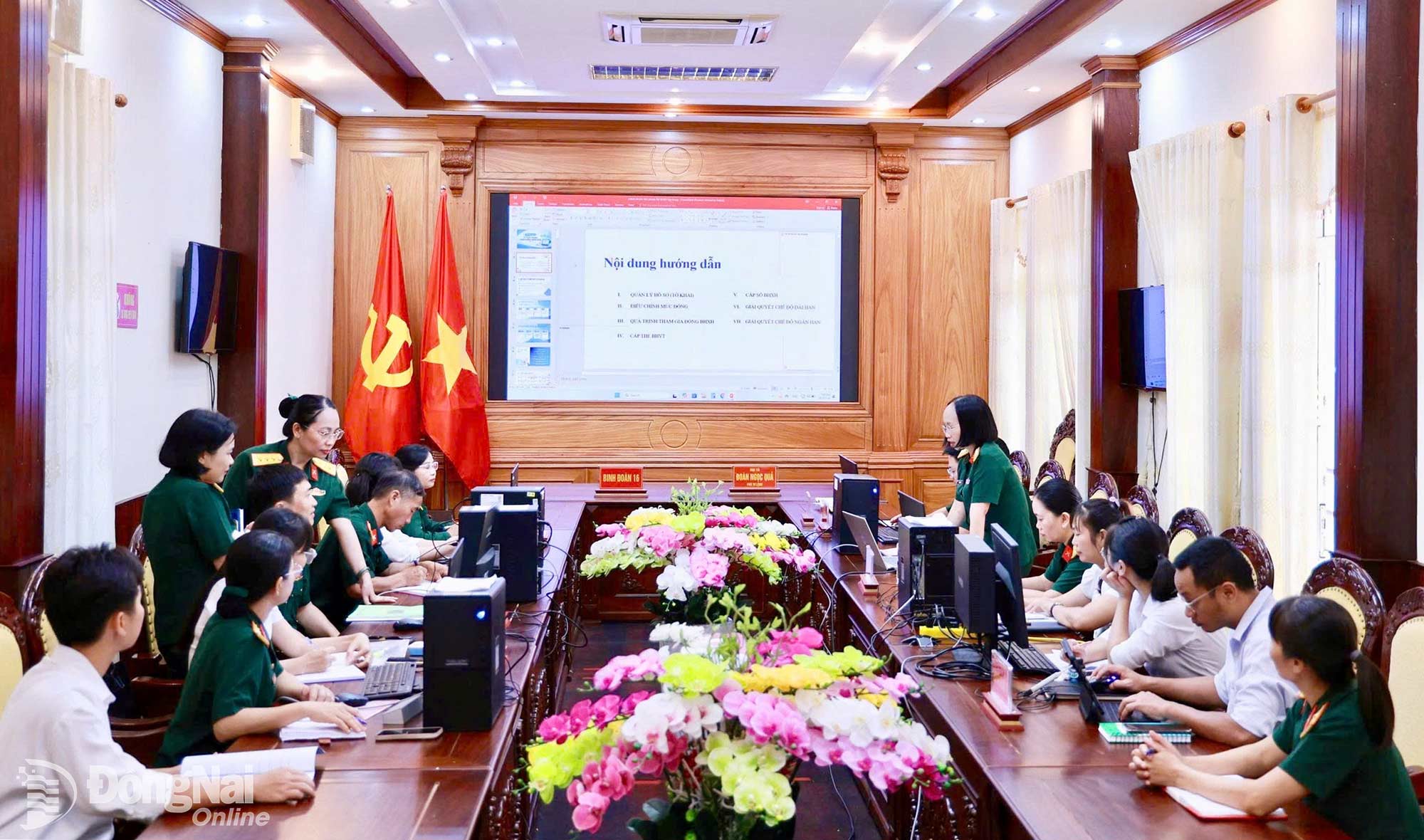 Các cán bộ, nhân viên được hướng dẫn thực hành 7 nhóm nghiệp vụ trọng tâm sử dụng phần mềm bảo hiểm xã hội tập trung.