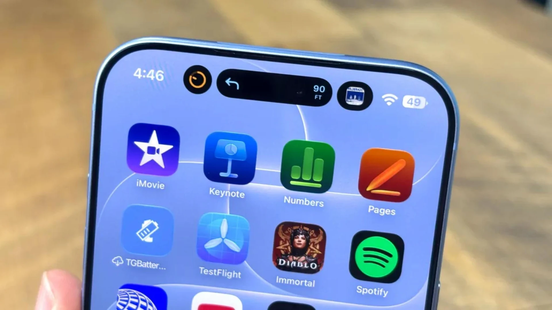 Lướt web, mạng xã hội là nhóm tác vụ iPhone mới cải thiện rõ hơn. Ảnh minh hoạ