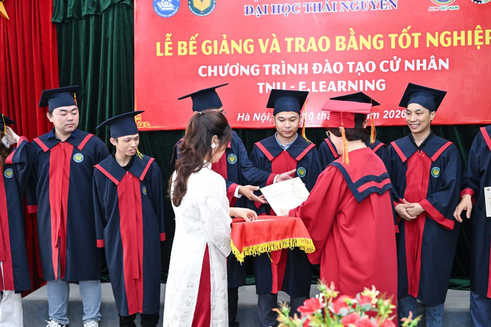 Hoạt động bế giảng chương trình đào tạo từ xa của Đại học Thái Nguyên. 