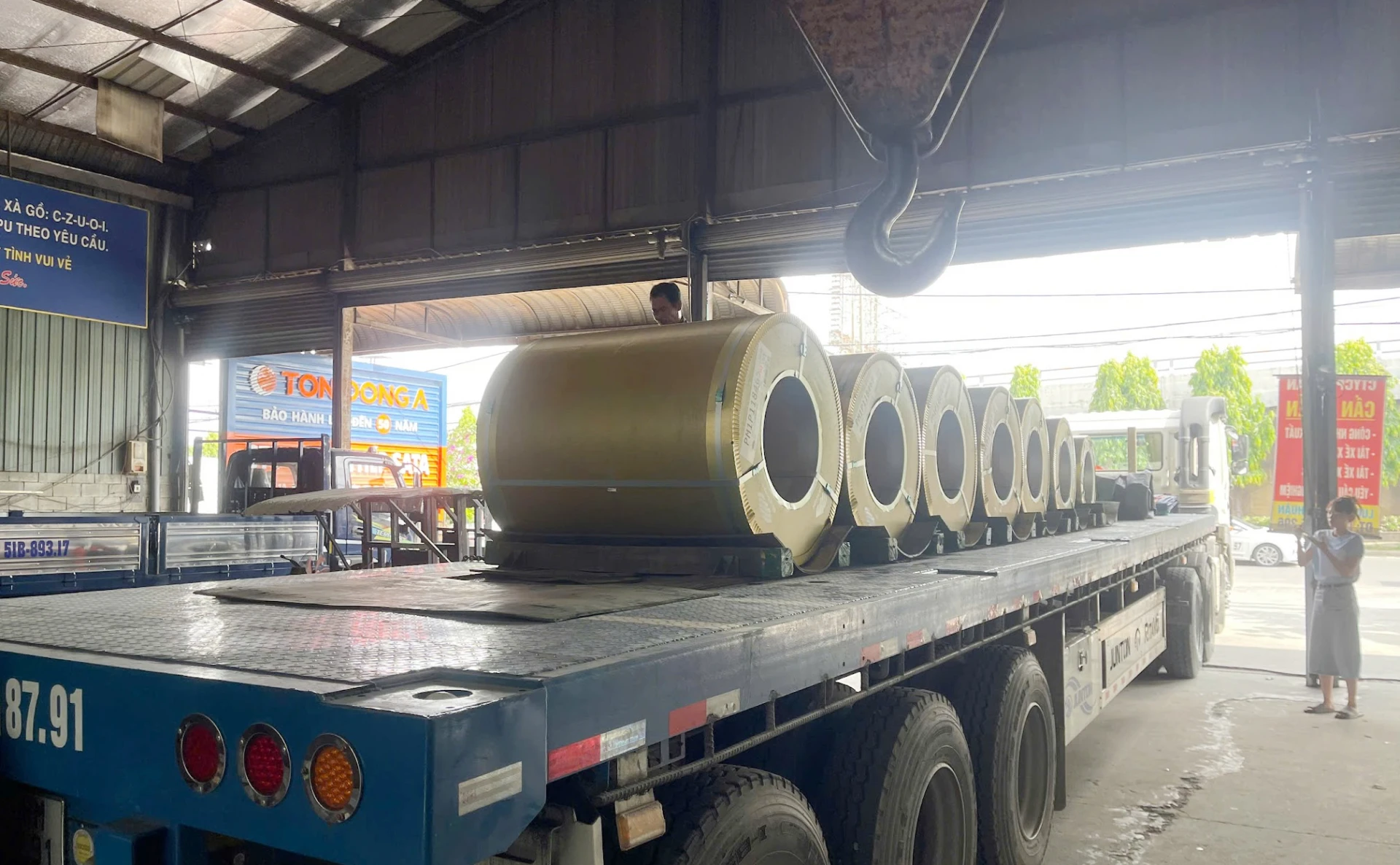 Tôn Zacs được ứng dụng trong đời sống. Ảnh: Sắt thép Sata
